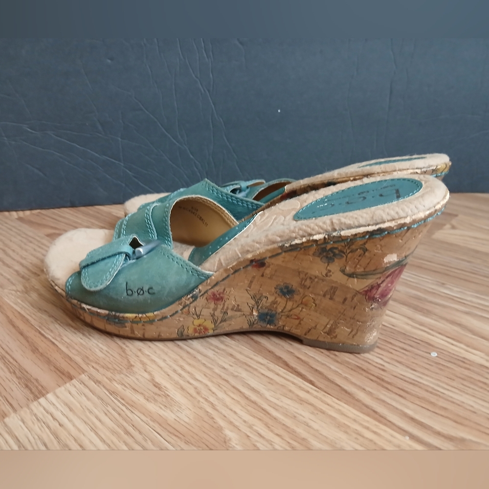 b.o.c. Women's Green Leather Wedge Sandals - Picture 2 of 8
